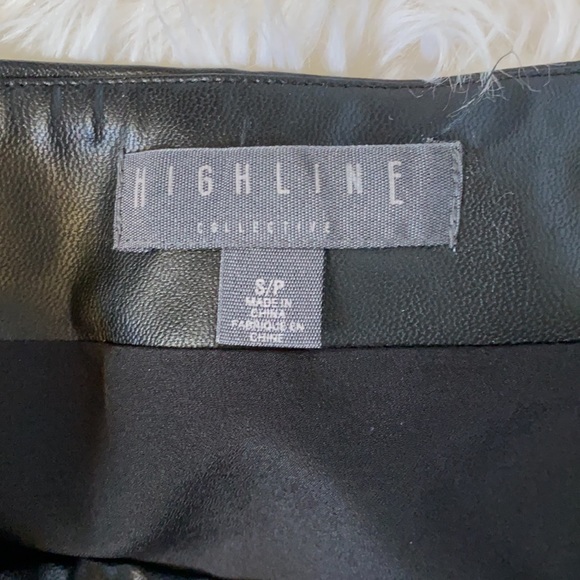 Faux leather mini skirt with zip detail - Picture 3 of 3